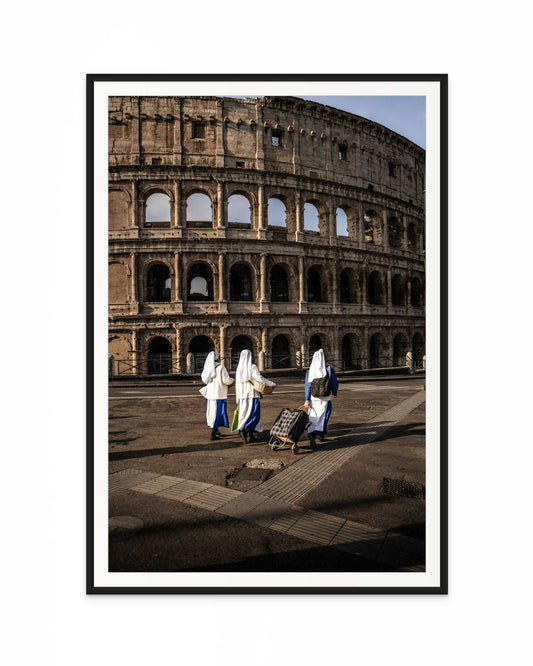 Monjas frente al Coliseo Roma