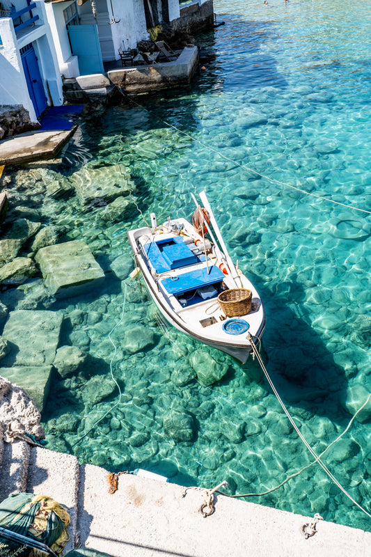 Barca flotando en Firopotamos