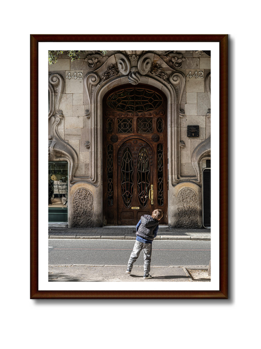 Puerta modernista de la Casa Comalat, Barcelona