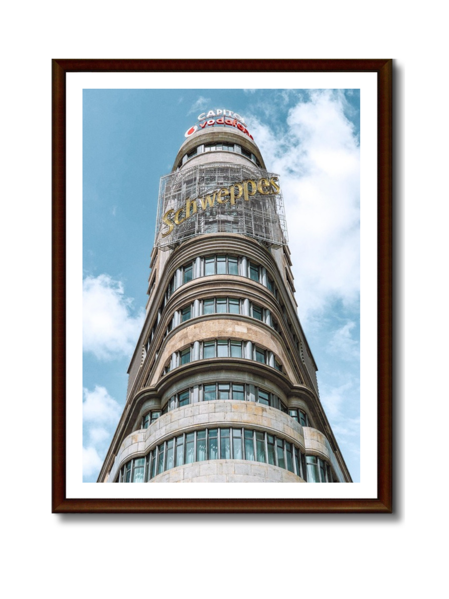 Edificio Capitol y cartel Schweppes en la Gran Vía de Madrid