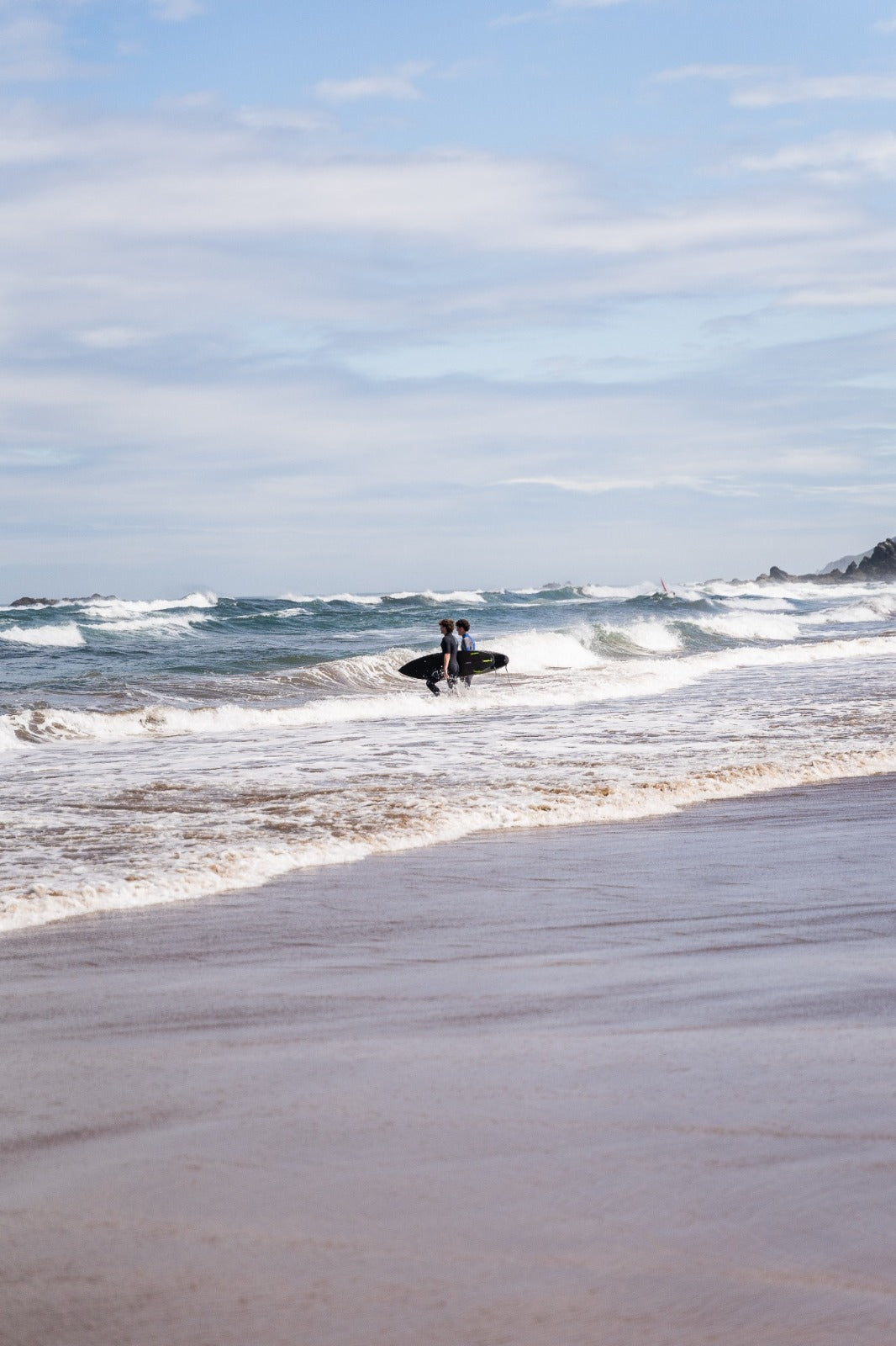 Surfistas en la Costa Vasca