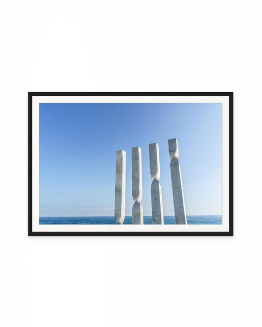 Escultura frente al mar Barcelona