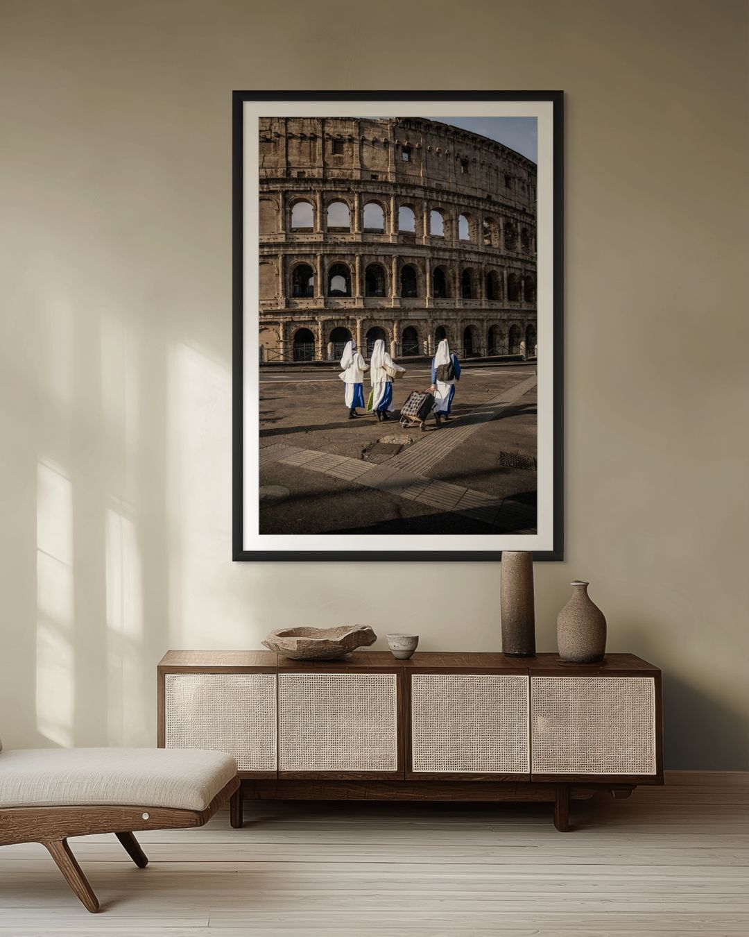 Monjas frente al Coliseo Roma