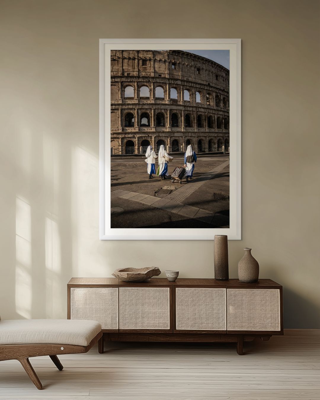 Monjas frente al Coliseo Roma